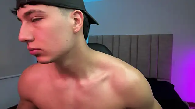 Chatroom XXX en direct de CHRIS_MORGAN1