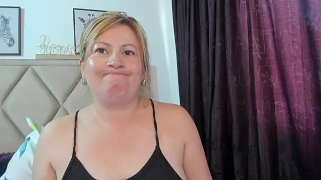 MonyCassius live XXX chat