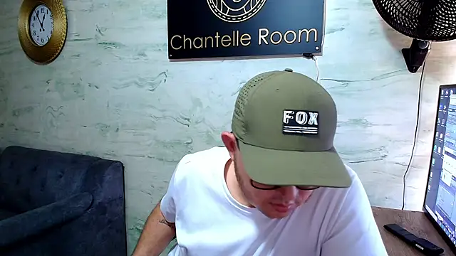 maximo_daddy live XXX chat