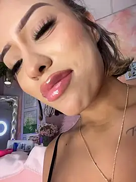 MystiqueXXX 网络视讯表演