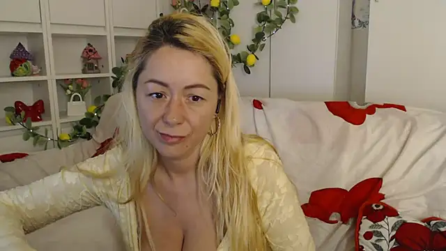 _karolynesyera_ Chat XXX live