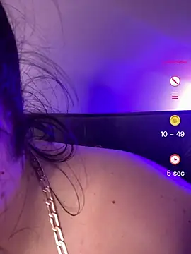 Evelinia 即時 XXX 聊天