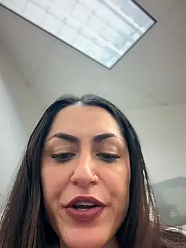 YourQueen18 লাইভ XXX চ্যাট