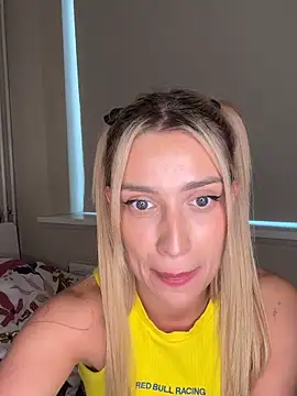 BlondeChiara's Live XXX Chat