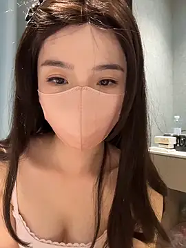 gougou13's Live XXX Chat