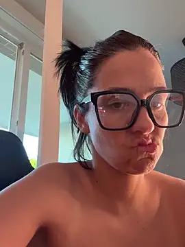 LaPetiteKim: онлайн-секс-чат