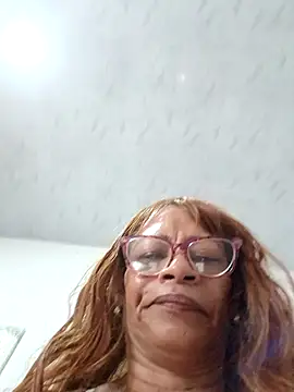 BustyMilf_'s Webcam Show