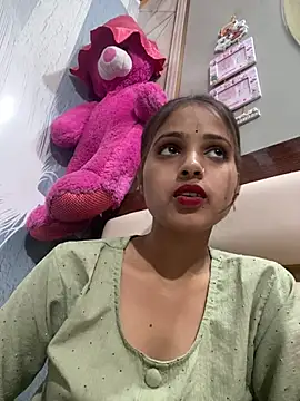 Naina11100のライブXXXチャット