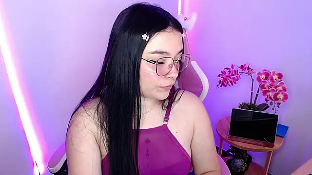 Nahia_Brm's Live XXX Chat