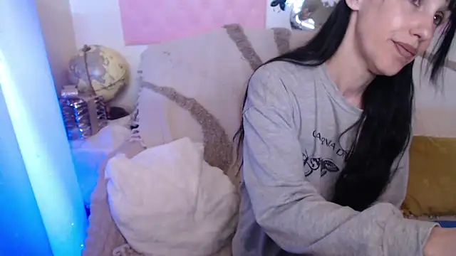 -Lou_'s Live XXX Chat