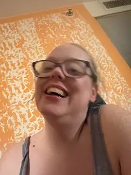 SlayNPlay Show in webcam