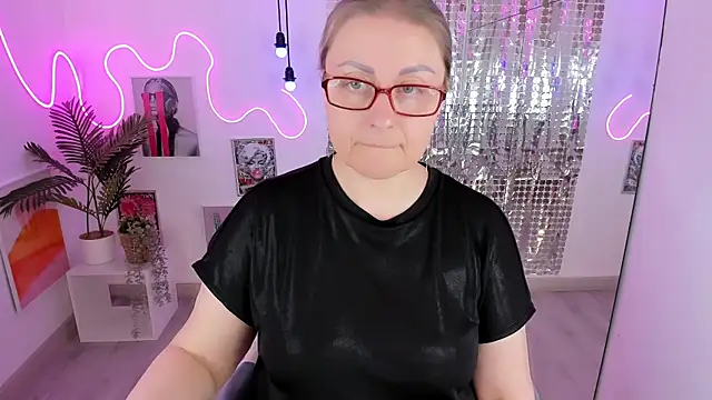 Chatroom XXX en direct de Alexandra_Kind