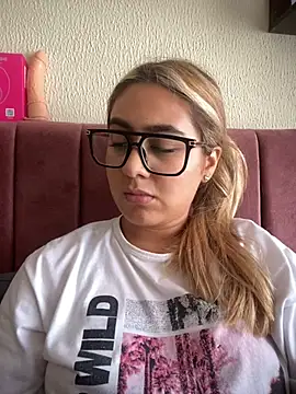 Miabonnett_ Adlı Modelin Canlı XXX Sohbeti