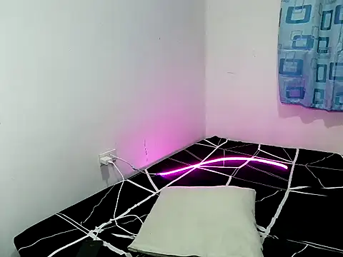 Show de YourBabyGirlMiles na webcam