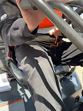 PuttieIn: διαδικτυακό σόου στην κάμερα