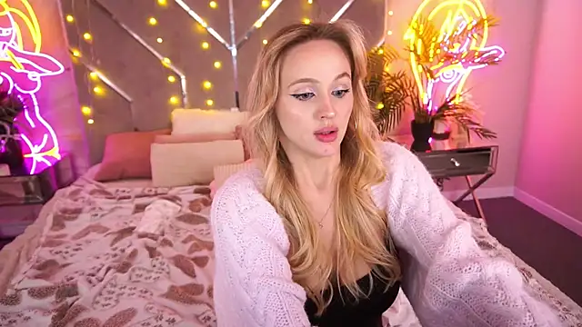 Show modela LylaYeess na web-kameri