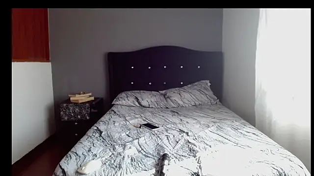 Chat +18 de Emilia_1995 ao vivo