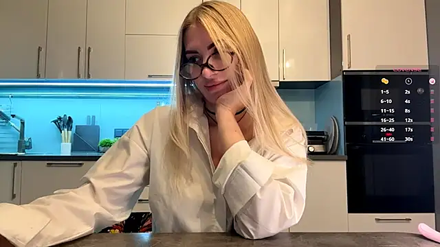 SoftnessMila's Live XXX Chat