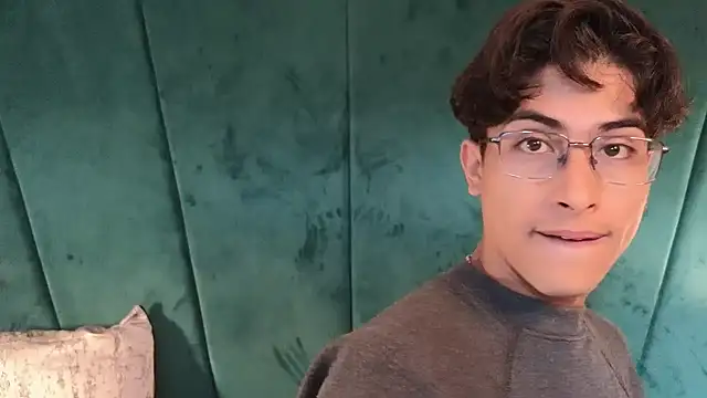 Aaron_Eze 网络视讯表演