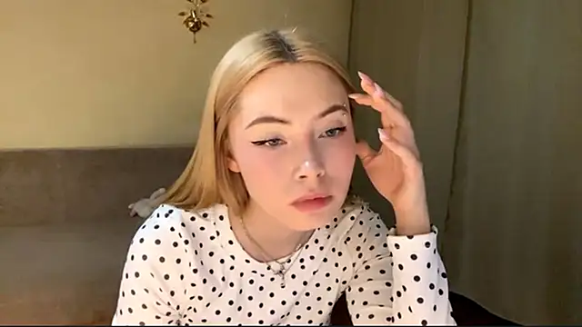 AikoRush Show in webcam