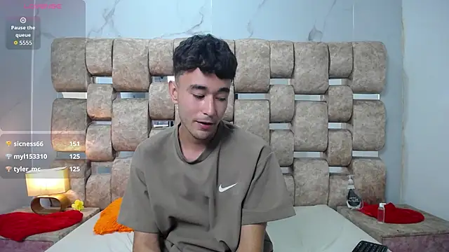 KathyAiden লাইভ XXX চ্যাট