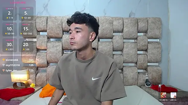 KathyAiden Show in webcam