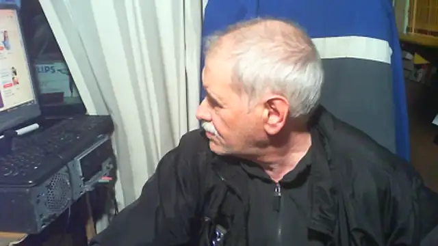 nonnomaturobisex's Live XXX Chat