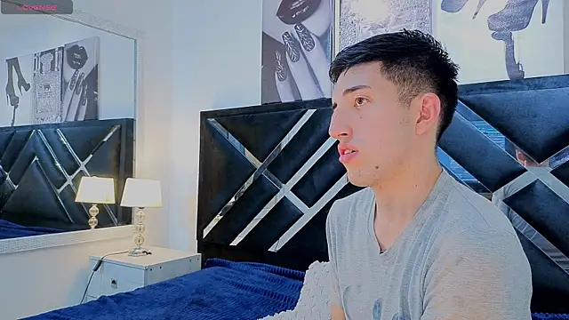 Un_Sluttyy 现场XXX聊天