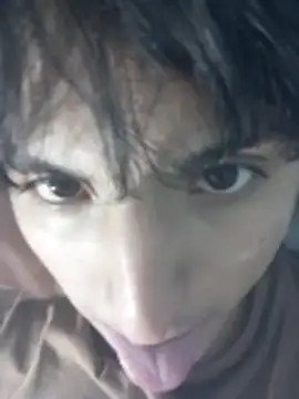 Userknowarg: διαδικτυακό σόου στην κάμερα