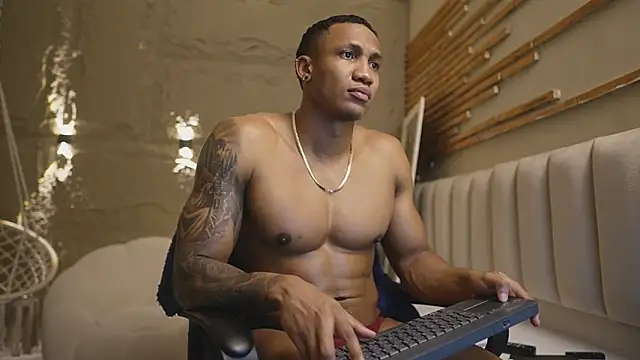 Logan_Varela webcam show