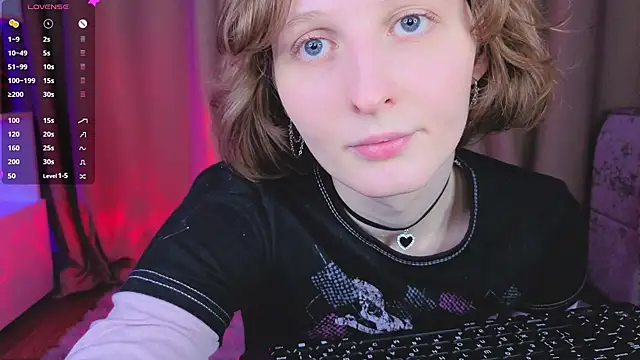 Show modela c0ralynx na web-kameri