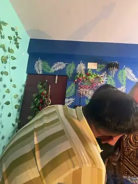 Show modela V-Hot-Sweti na web-kameri