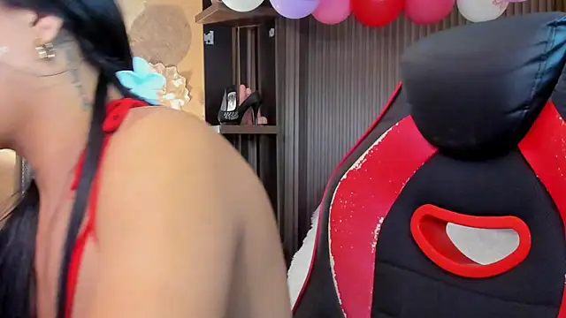 ZaraLuciana élő XXX-chatje