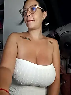 SexyyBigg44のライブXXXチャット