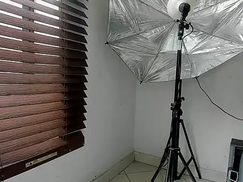 Edy_coltt Show in webcam