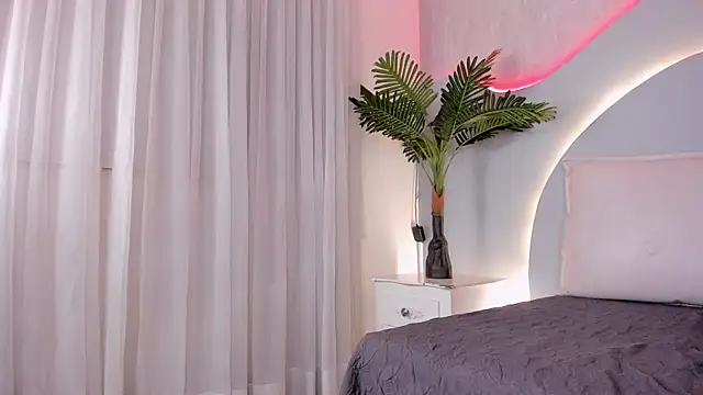 CannelaSmith's Live XXX Chat