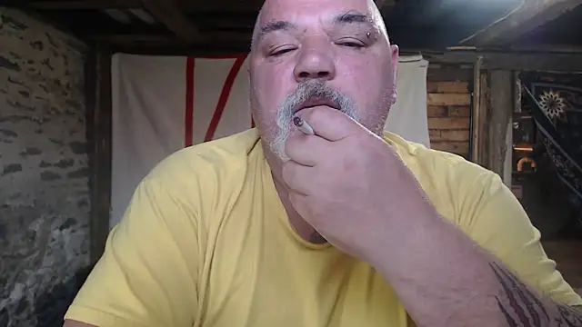 Newfiesausage1972 Pertunjukan Webcam