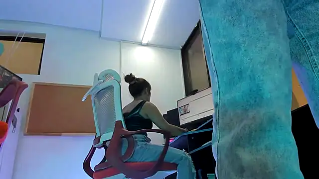 MAREIA_25: онлайн-секс-чат