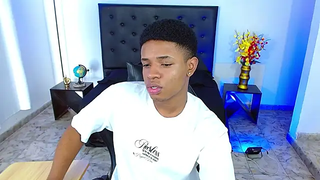 liiam3: онлайн-секс-чат