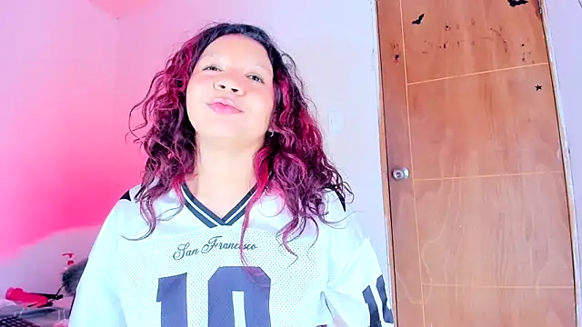 Emily_Coper18のライブXXXチャット