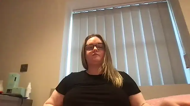 honeyyy24 webcam show