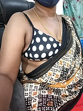 Tamil-hotwife 网络视讯表演