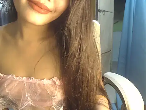 XXX chat uživo modela Trinasexy_pussy23