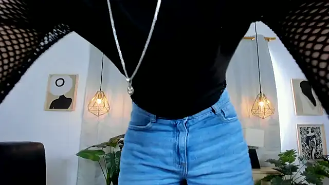 NahomiWhitte Chat XXX live