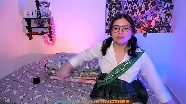 kylietimothee: онлайн-секс-чат