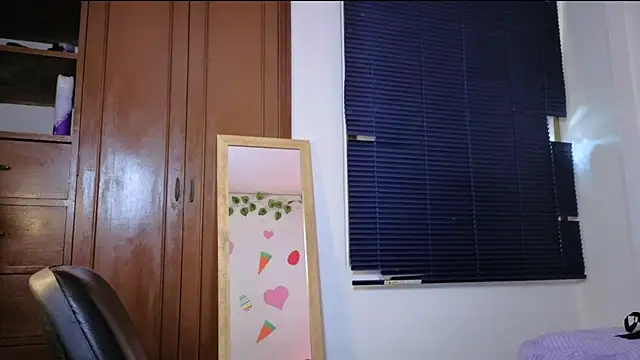 Chat +18 de MiaCollinssx ao vivo