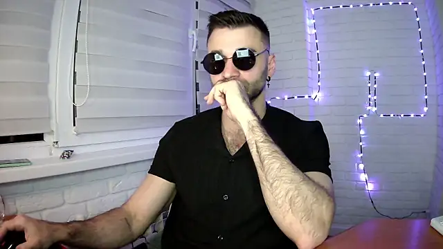 Show modela DaddySlava na web-kameri