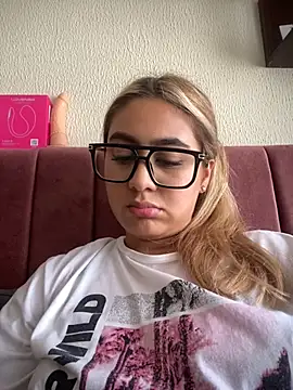 แชท XXX สดของ Miabonnett_