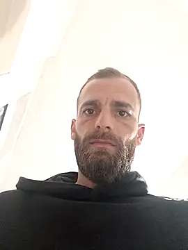 _Antonio_vatoo_: διαδικτυακό σόου στην κάμερα