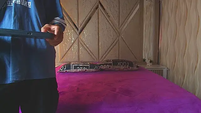 Hotcouple_222's Live XXX Chat